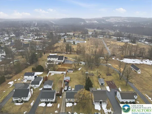 $408,000 | 488 Sportsman Club Road, Nazareth, PA 18064