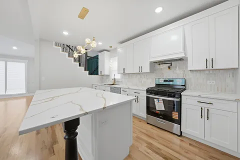 $390,000 | 1513 West 61st Street, Chicago, IL 60636