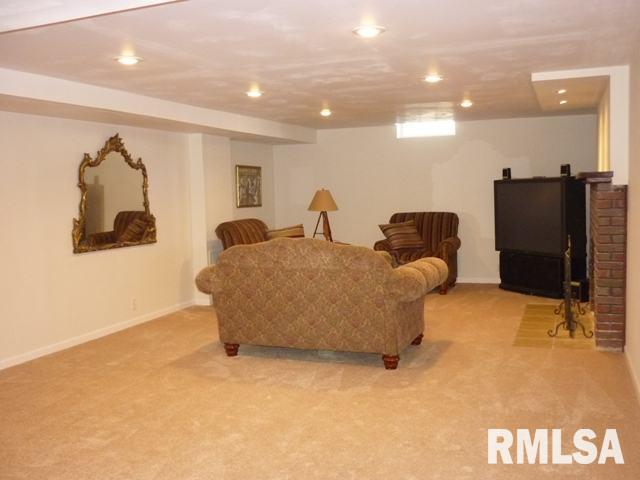 4405 Jersey Ridge Road Davenport, IA 52807 - Photo 10 of 12 Gallery Image 10