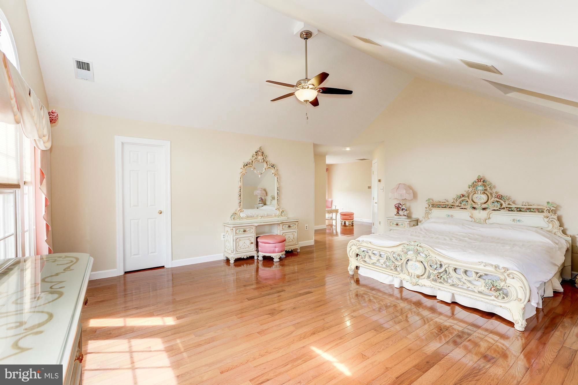 13524 Potomac Riding Lane Potomac, MD 20850 - Photo 17 of 30 Bedroom (Master)