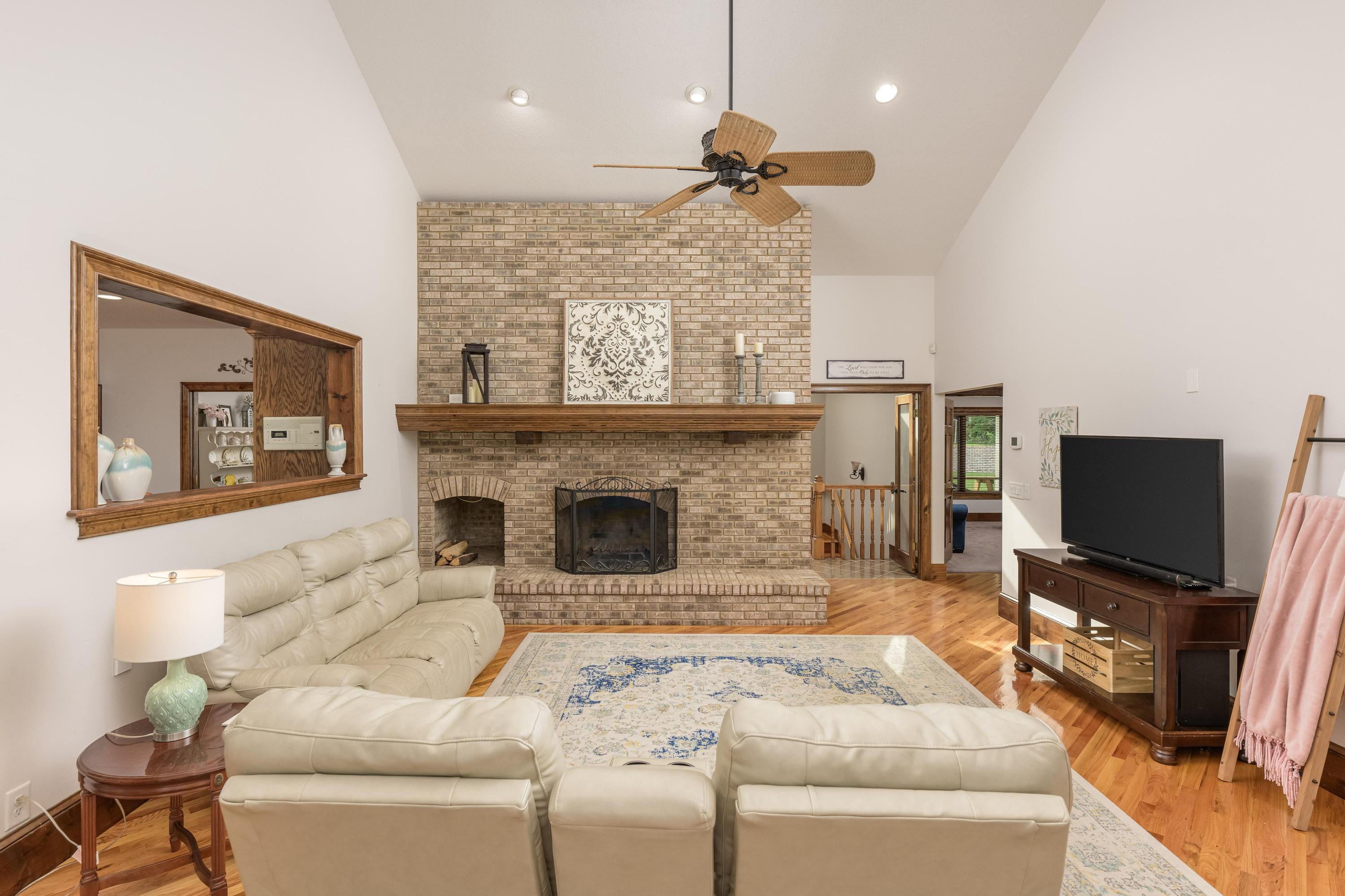 246 Kinser Road Cleveland, TN 37323 - Photo 17 of 51 Living Room