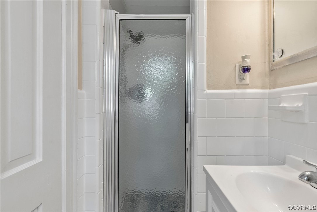 5038 Grassmere Road Richmond, VA 23234 - Photo 38 of 50 a bathroom with a sink and shower