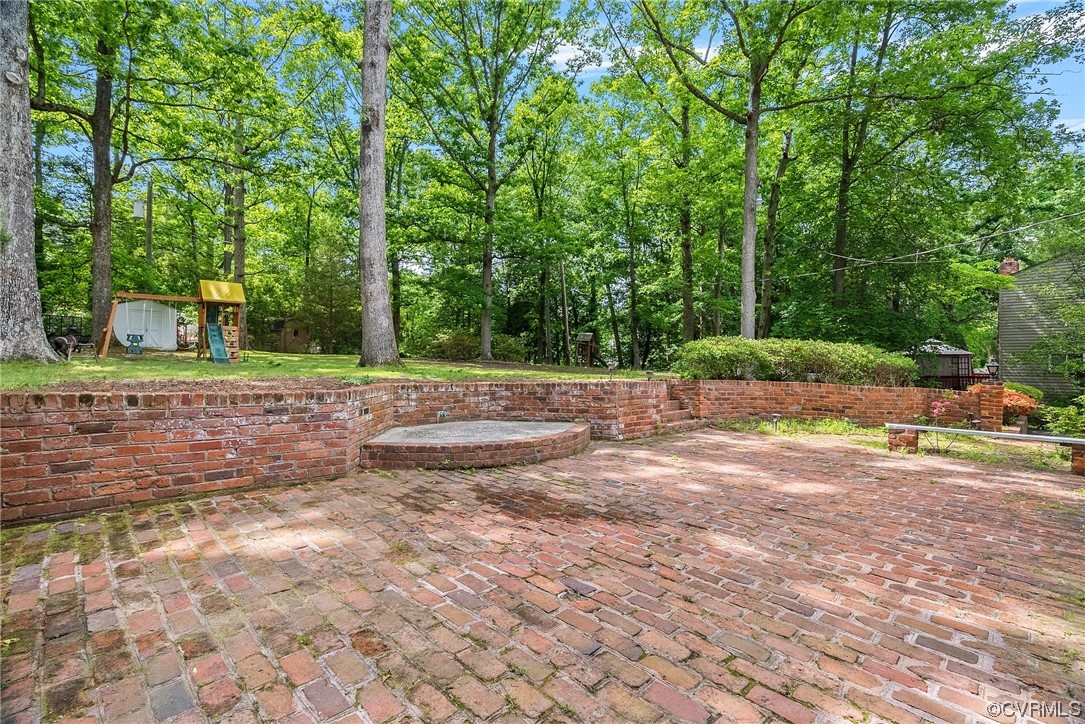5038 Grassmere Road Richmond, VA 23234 - Photo 47 of 50 a backyard of a house with lots of green space
