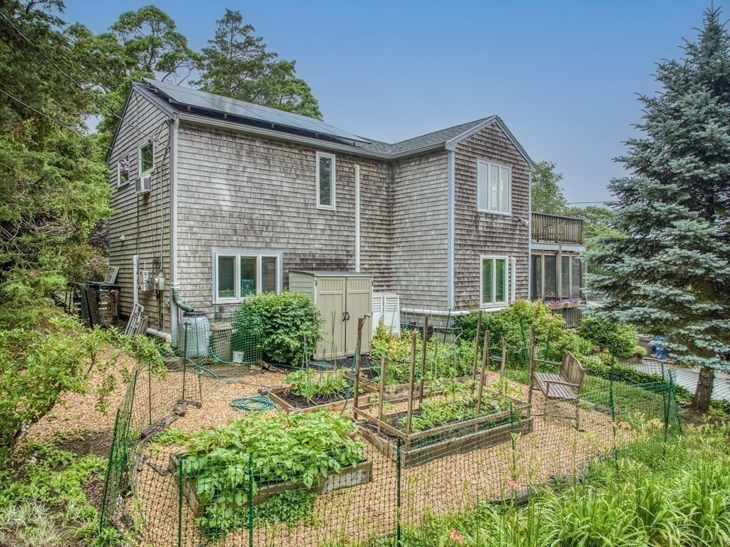7 Brooks Road Gloucester, MA 01930 - Photo 32 of 33 a front view of a house with garden