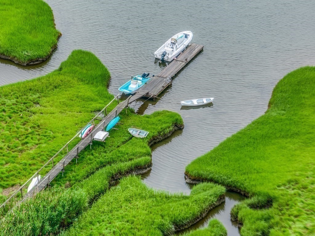 7 Brooks Road Gloucester, MA 01930 - Photo 4 of 33 a bird view of a house