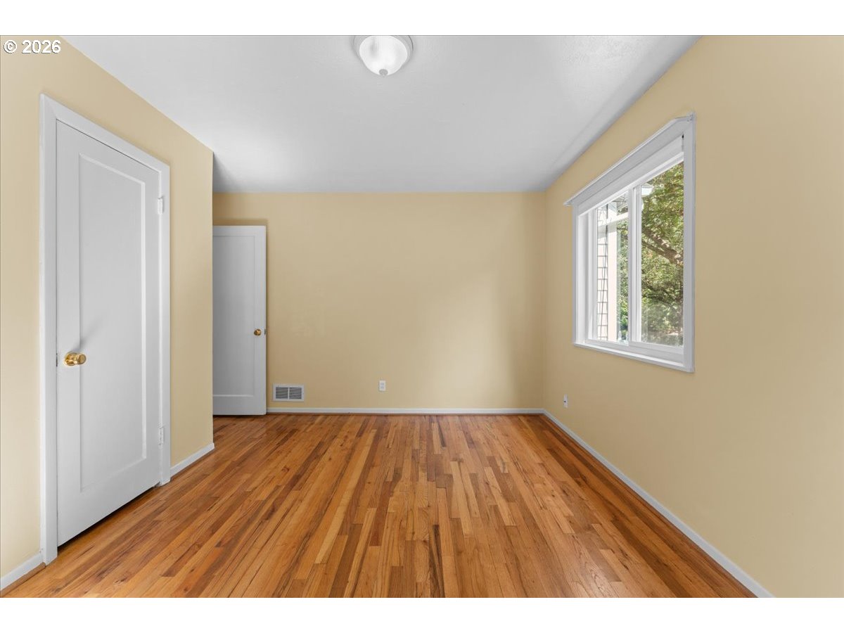 7413 Southeast Pine Street Portland, OR 97215 - Photo 13 of 48