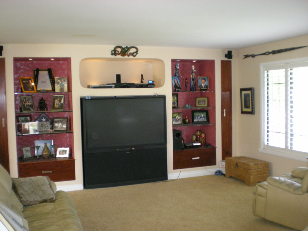 7093 Armstrong Road Goleta, CA 93117 - Photo 3 of 4 Living room
