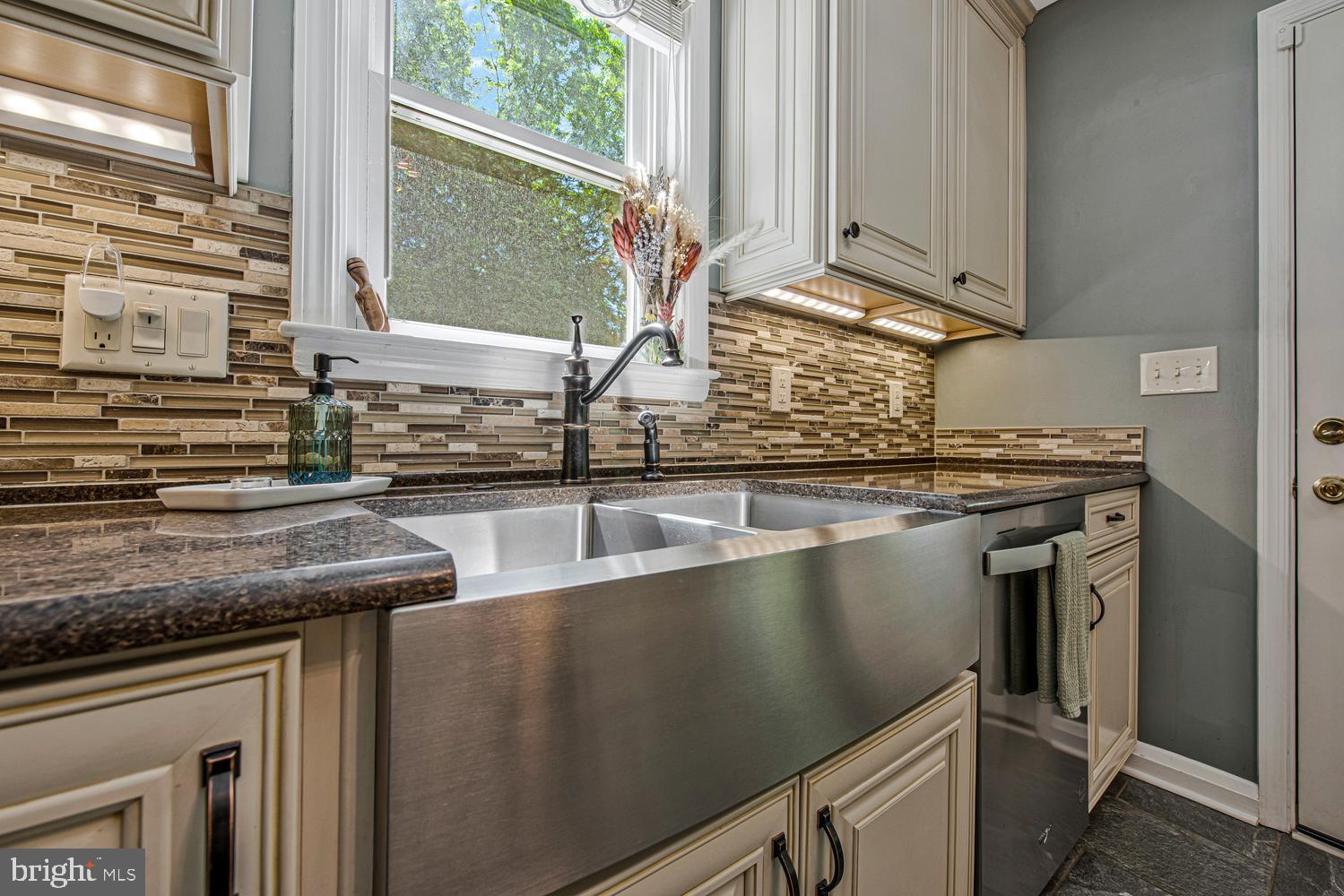 902 Locustvale Road Towson, MD 21204 - Photo 9 of 35 a view of a kitchen counter top space
