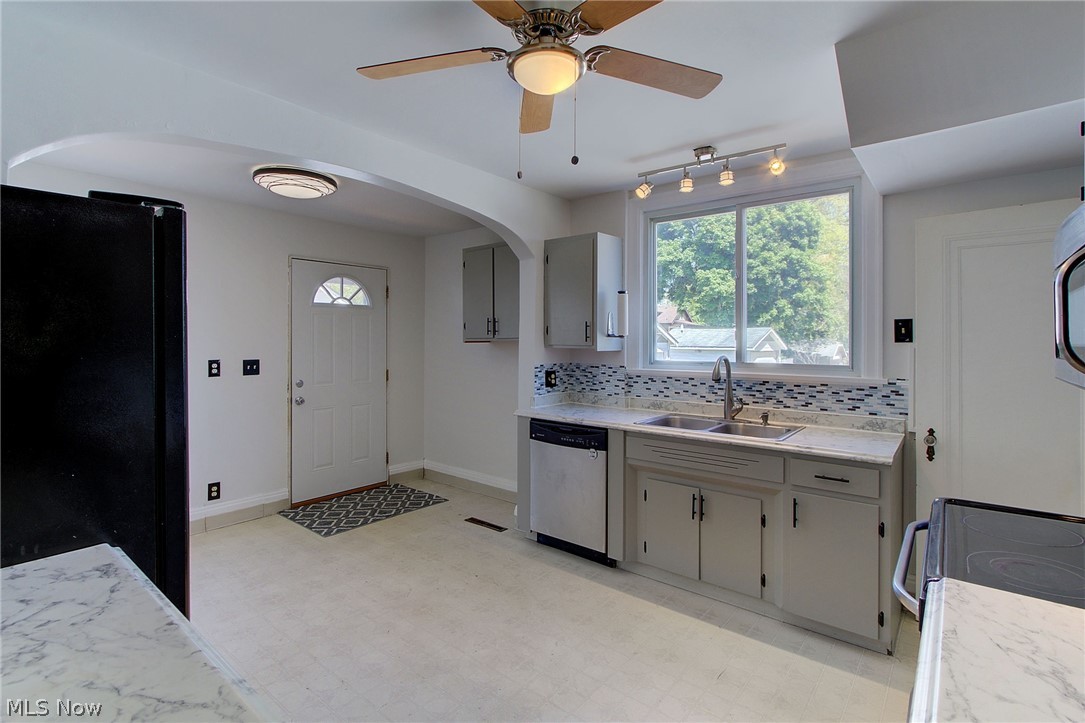 1074 Avon Street Akron, OH 44310 - Photo 9 of 22 Gallery Image 9
