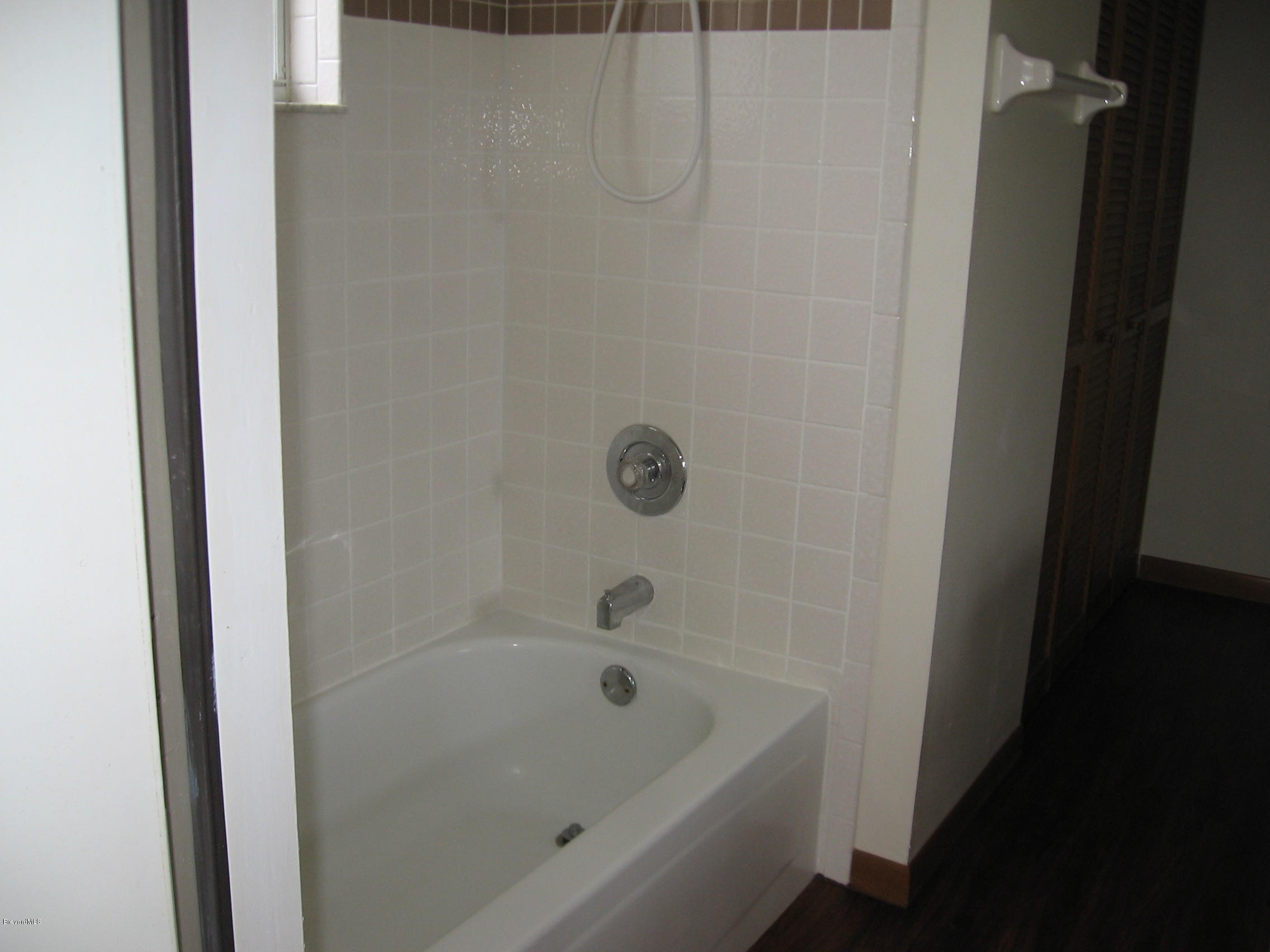 5662 Jamaica Road Cocoa, FL 32927 - Photo 17 of 26 Bathroom 2