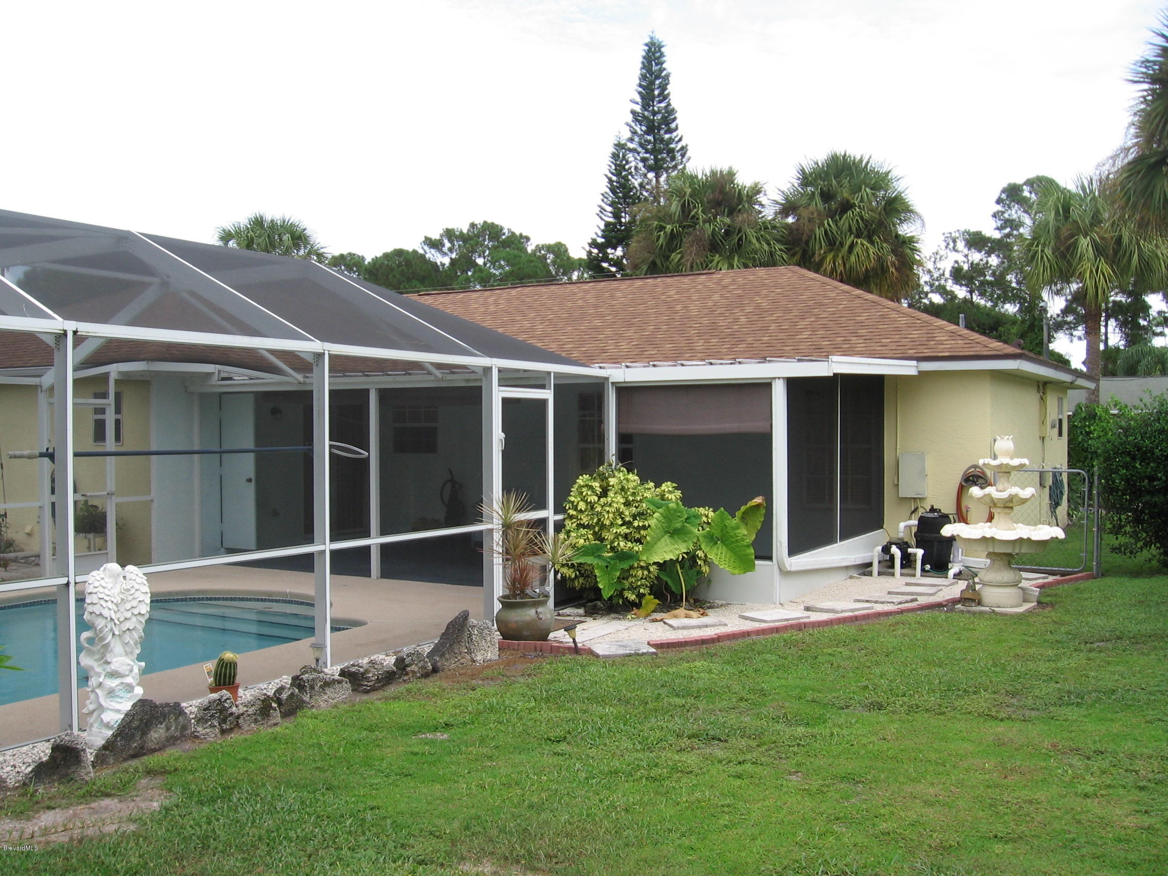 5662 Jamaica Road Cocoa, FL 32927 - Photo 23 of 26 west side of home