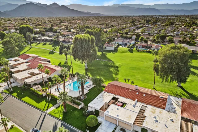 a tennis court that has tennis net