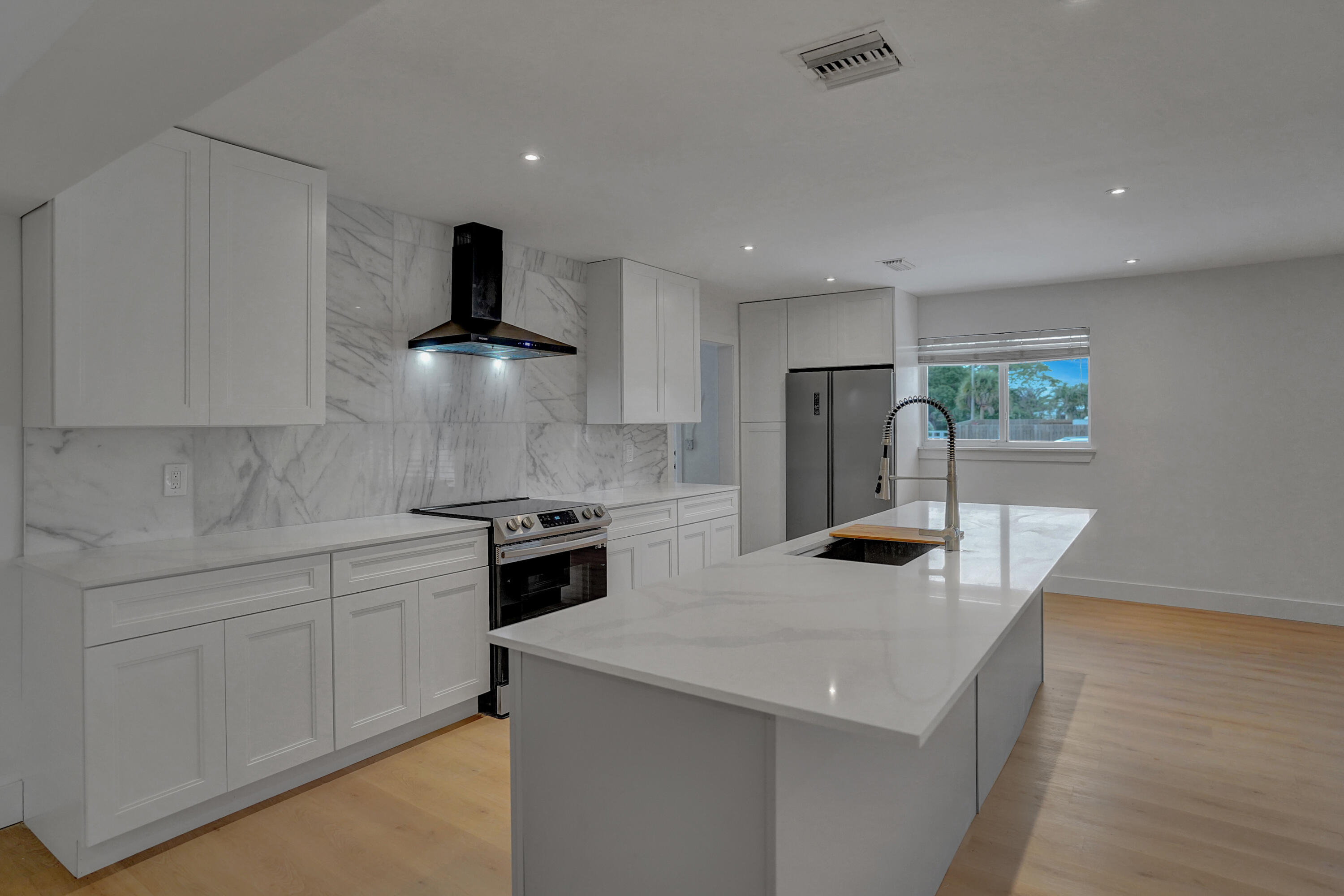 2298 Northeast 3rd Way Boca Raton, FL 33431 - Photo 28 of 55 striking design