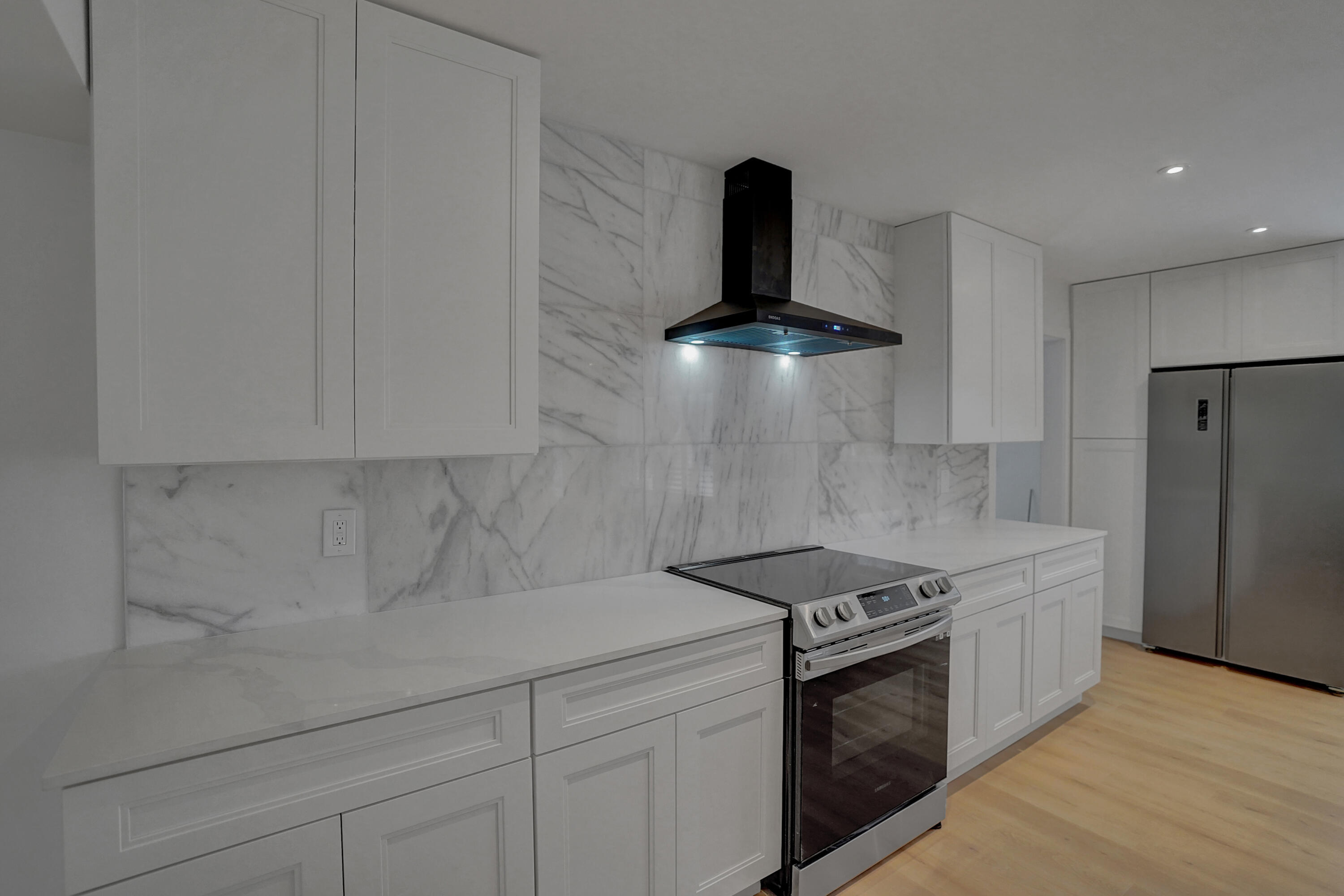 2298 Northeast 3rd Way Boca Raton, FL 33431 - Photo 29 of 55 ceiling heights cabinets