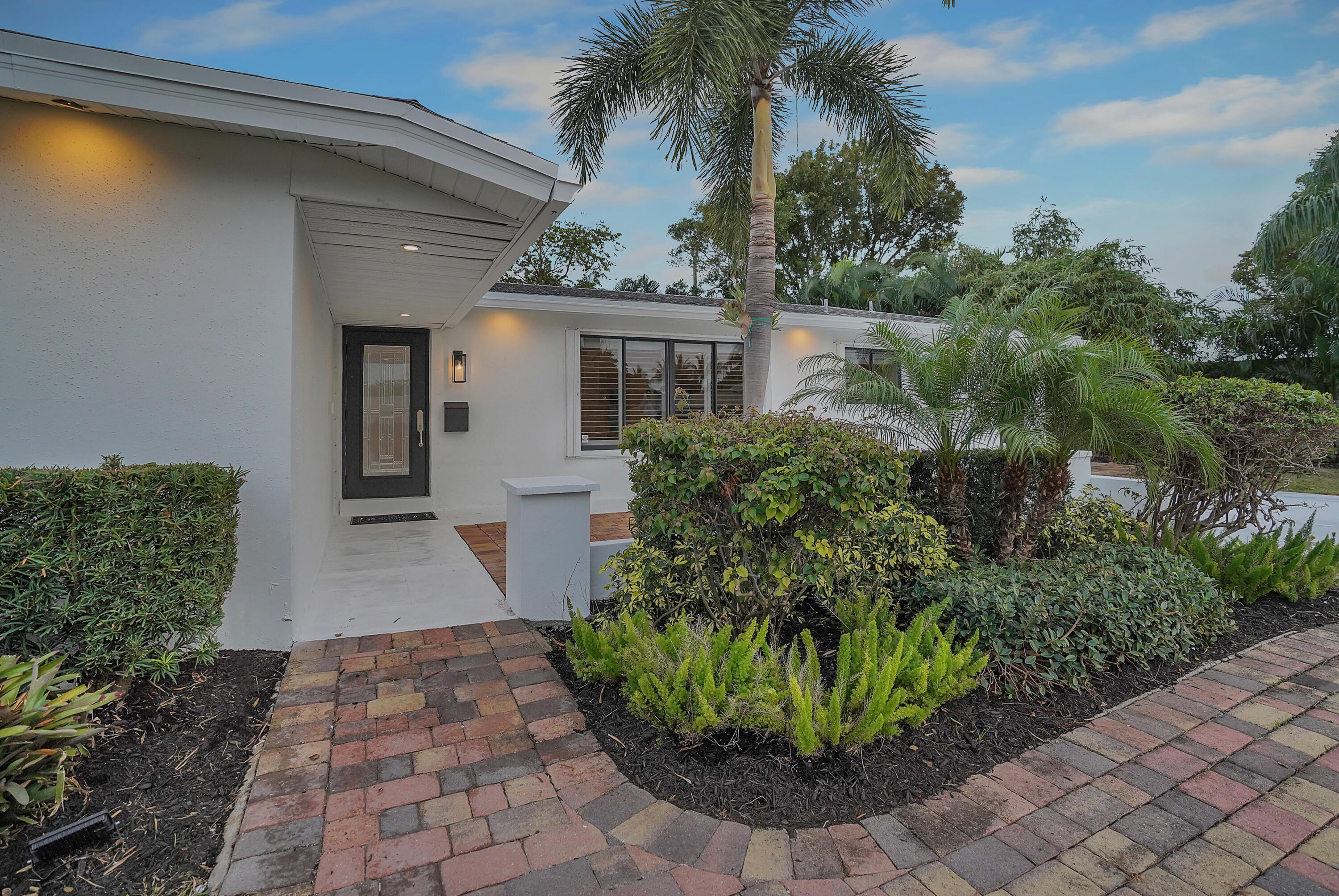 2298 Northeast 3rd Way Boca Raton, FL 33431 - Photo 3 of 55 courtyard