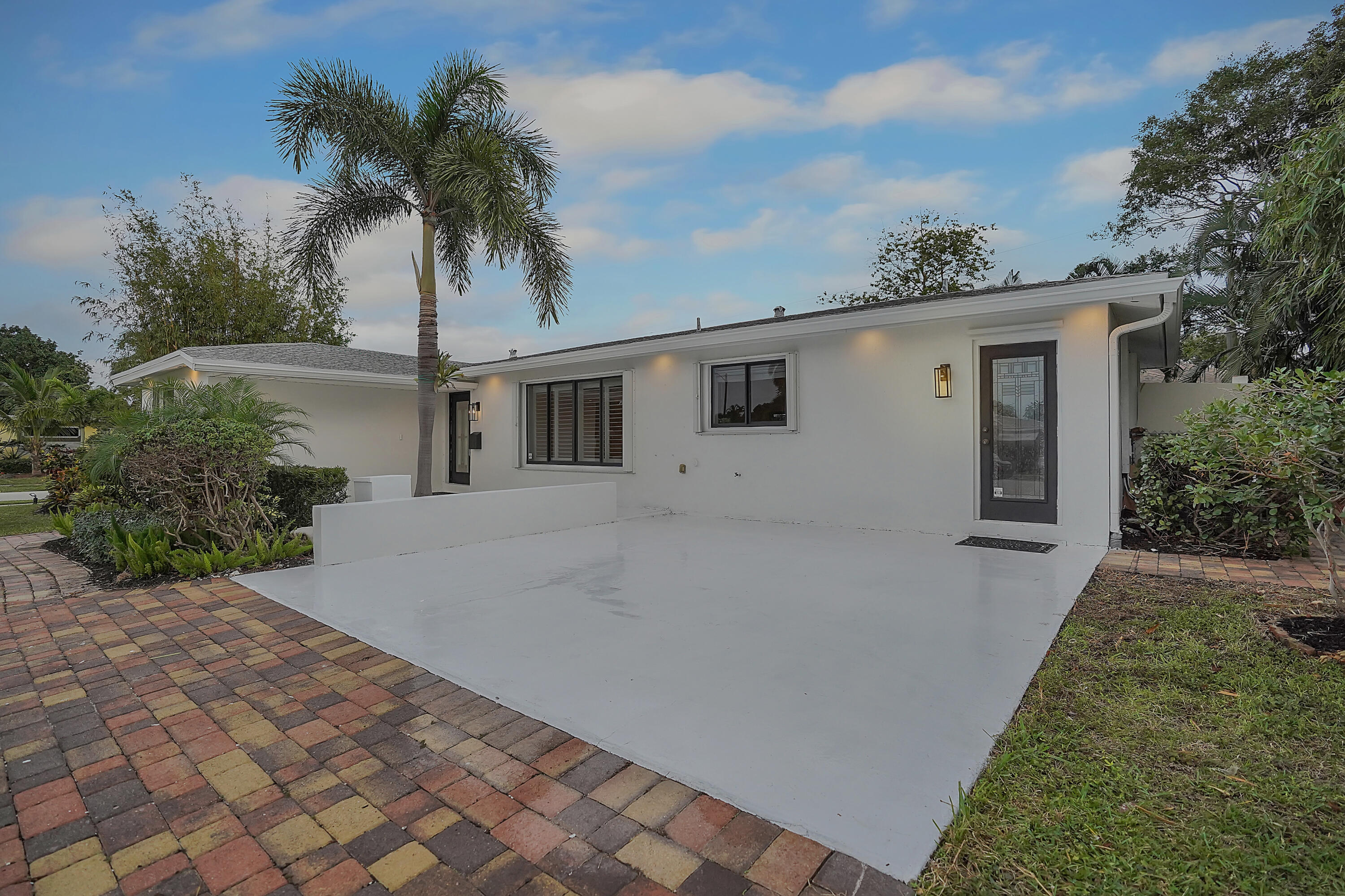 2298 Northeast 3rd Way Boca Raton, FL 33431 - Photo 50 of 55 outdoor recess lightning