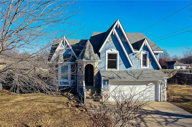 $335,000 | 2407 South Harding Street, Oak Grove, MO 64075