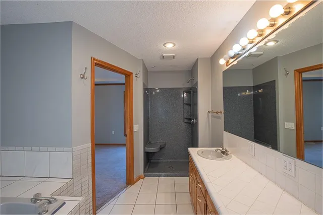 $335,000 | 2407 South Harding Street, Oak Grove, MO 64075