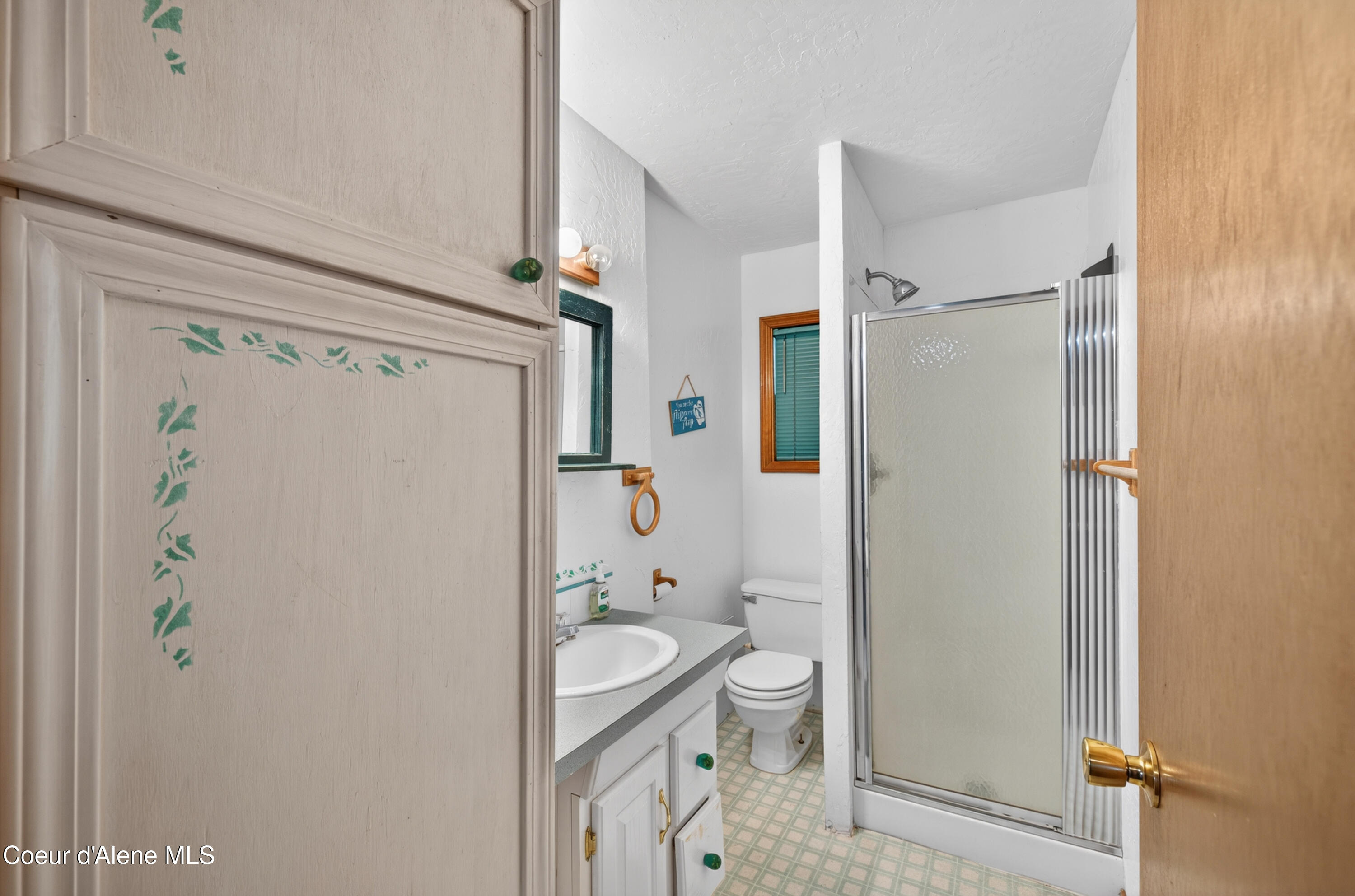 8642 West Upper Twin Lake Shore Road South Rathdrum, ID 83858 - Photo 29 of 36 Bathroom