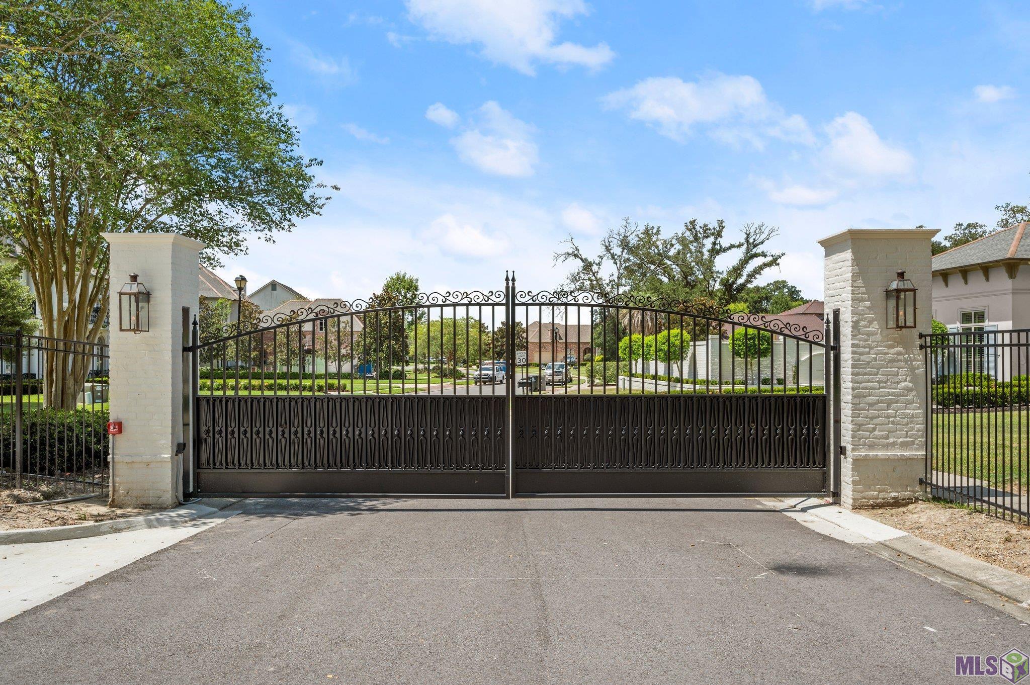 101 Shadows Bend Drive Baton Rouge, LA 70810 - Photo 2 of 48