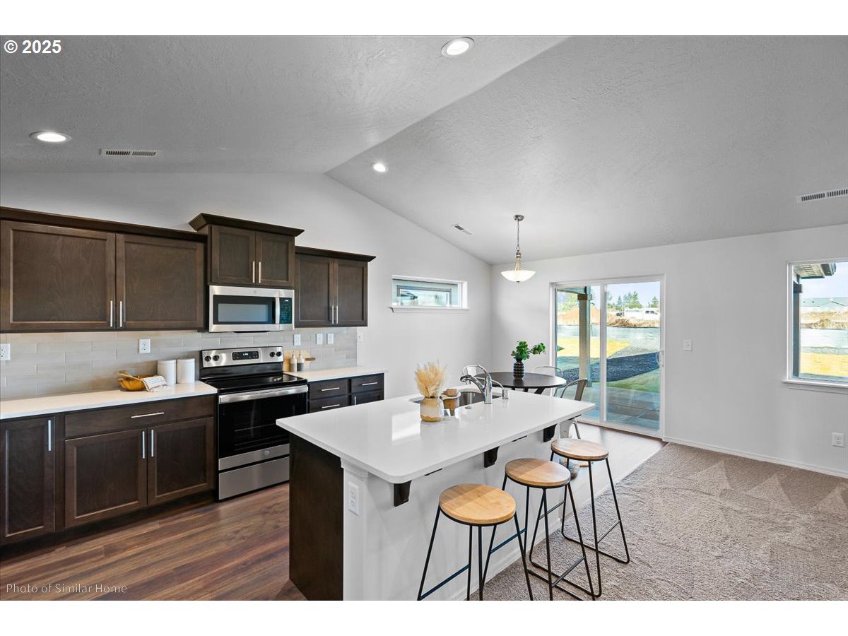 885 Yoss Court Cottage Grove, OR 97424 - Photo 5 of 13