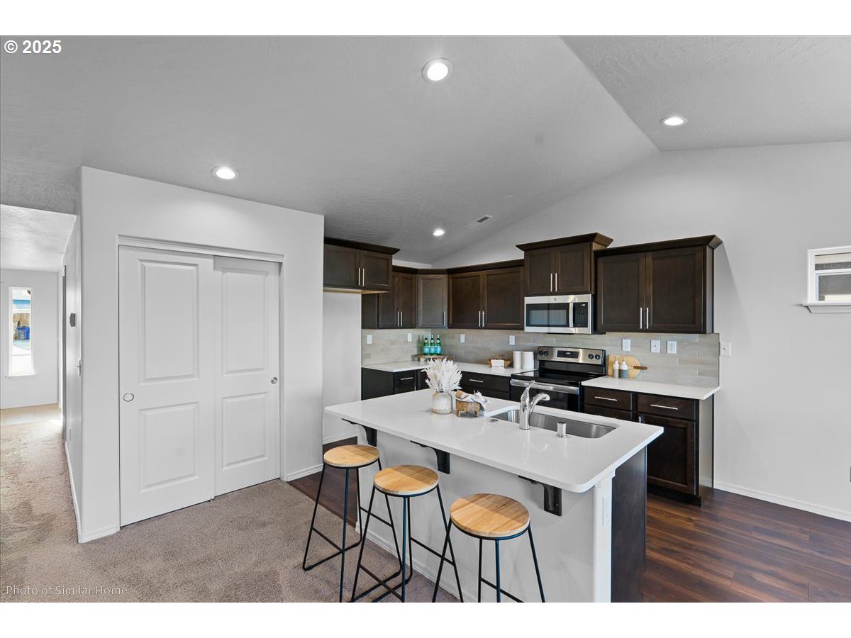 885 Yoss Court Cottage Grove, OR 97424 - Photo 6 of 13