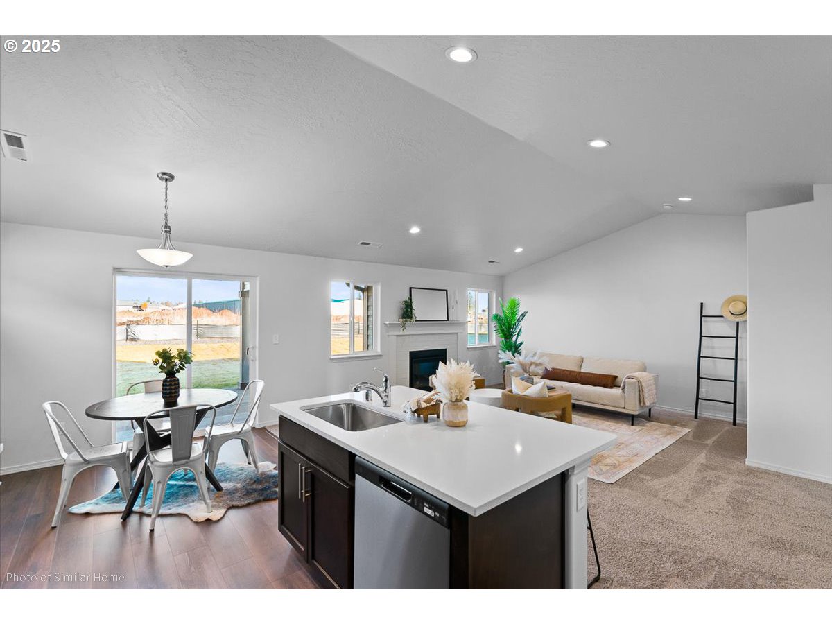 885 Yoss Court Cottage Grove, OR 97424 - Photo 8 of 13