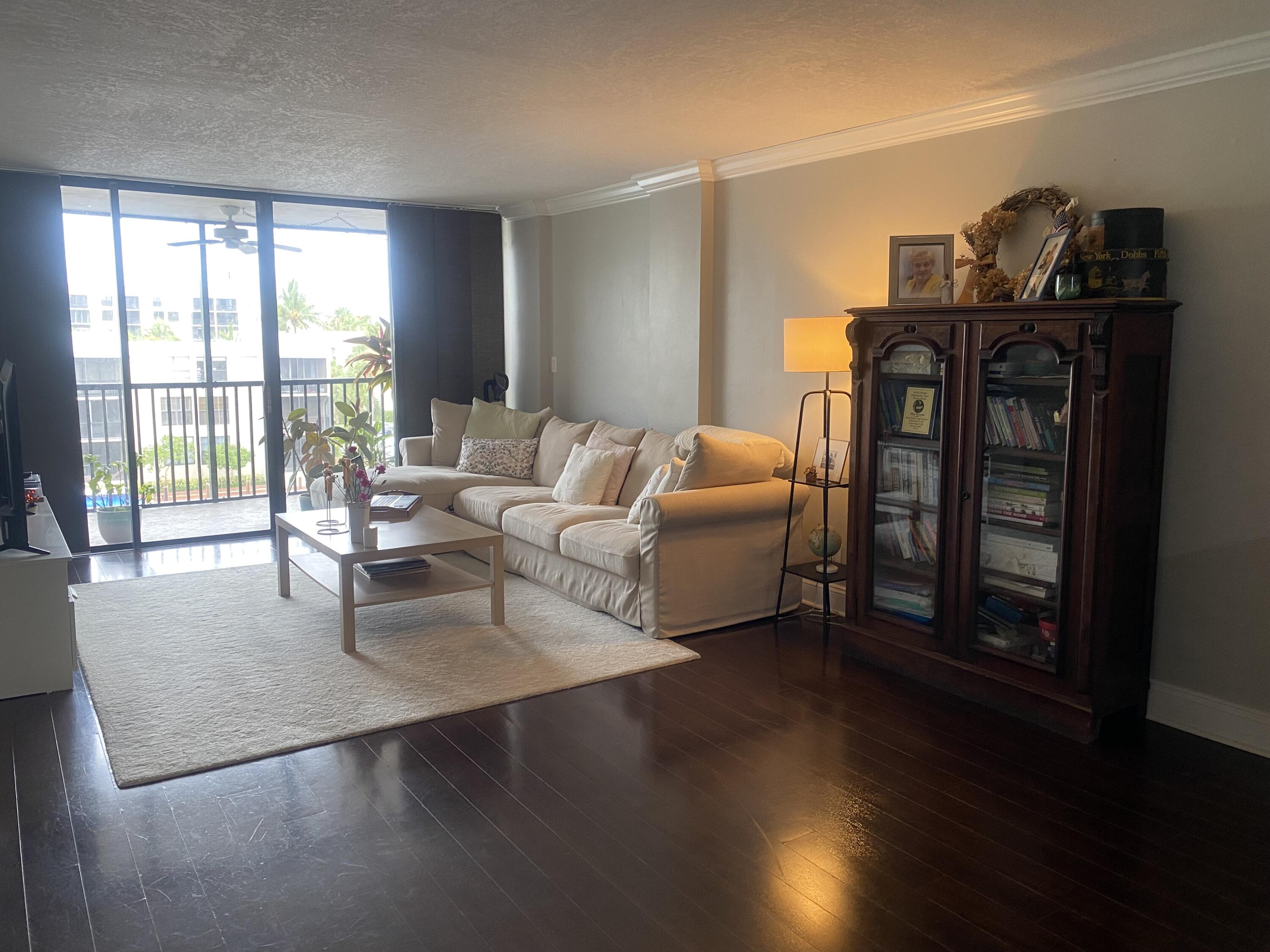 9 Royal Palm Way, Unit 403 Boca Raton, FL 33432 - Photo 2 of 24 Living/Dining room
