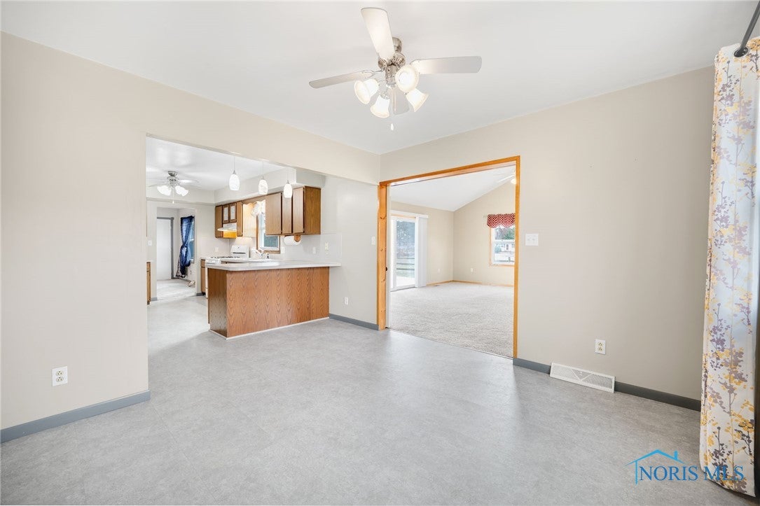 8431 Faldl Road Sylvania, OH 43560 - Photo 9 of 34 Dingin room to kitchen and family room