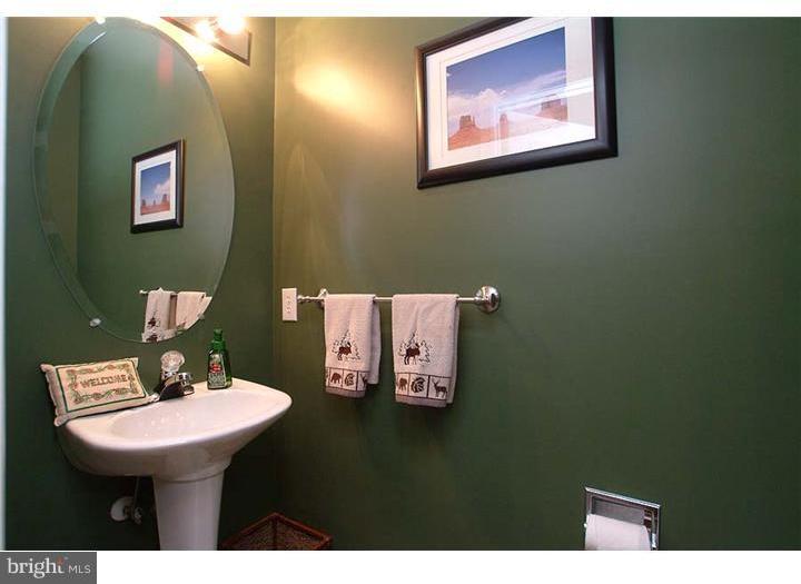 137 Milbury Road East Fallowfield, PA 19320 - Photo 8 of 25 Half Bath