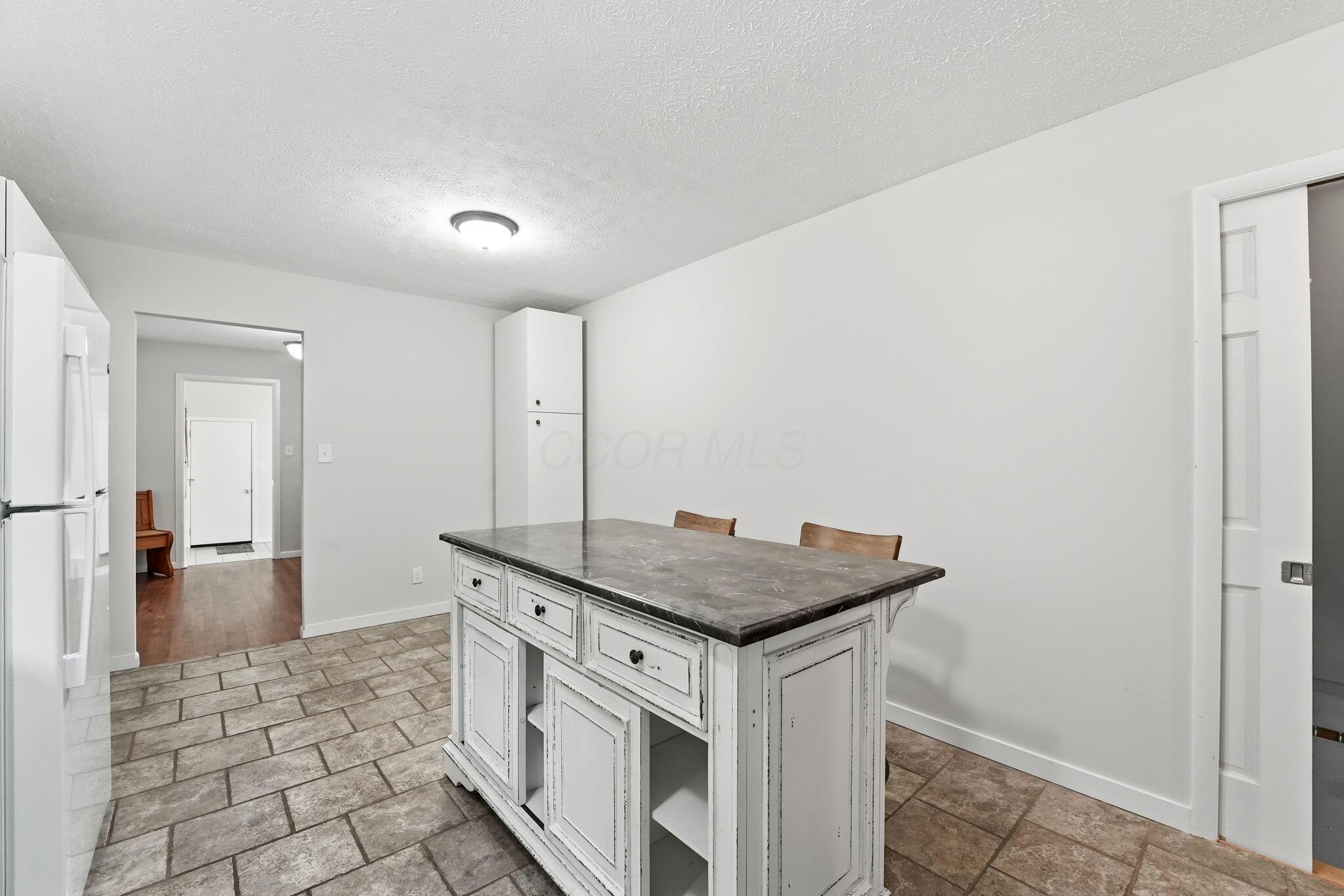 854 South Section Line Road Delaware, OH 43015 - Photo 21 of 60 Kitchen