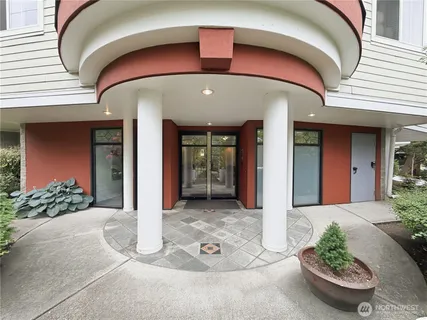 $349,950 | 232 Belmont Avenue East, Unit 202, Seattle, WA 98102