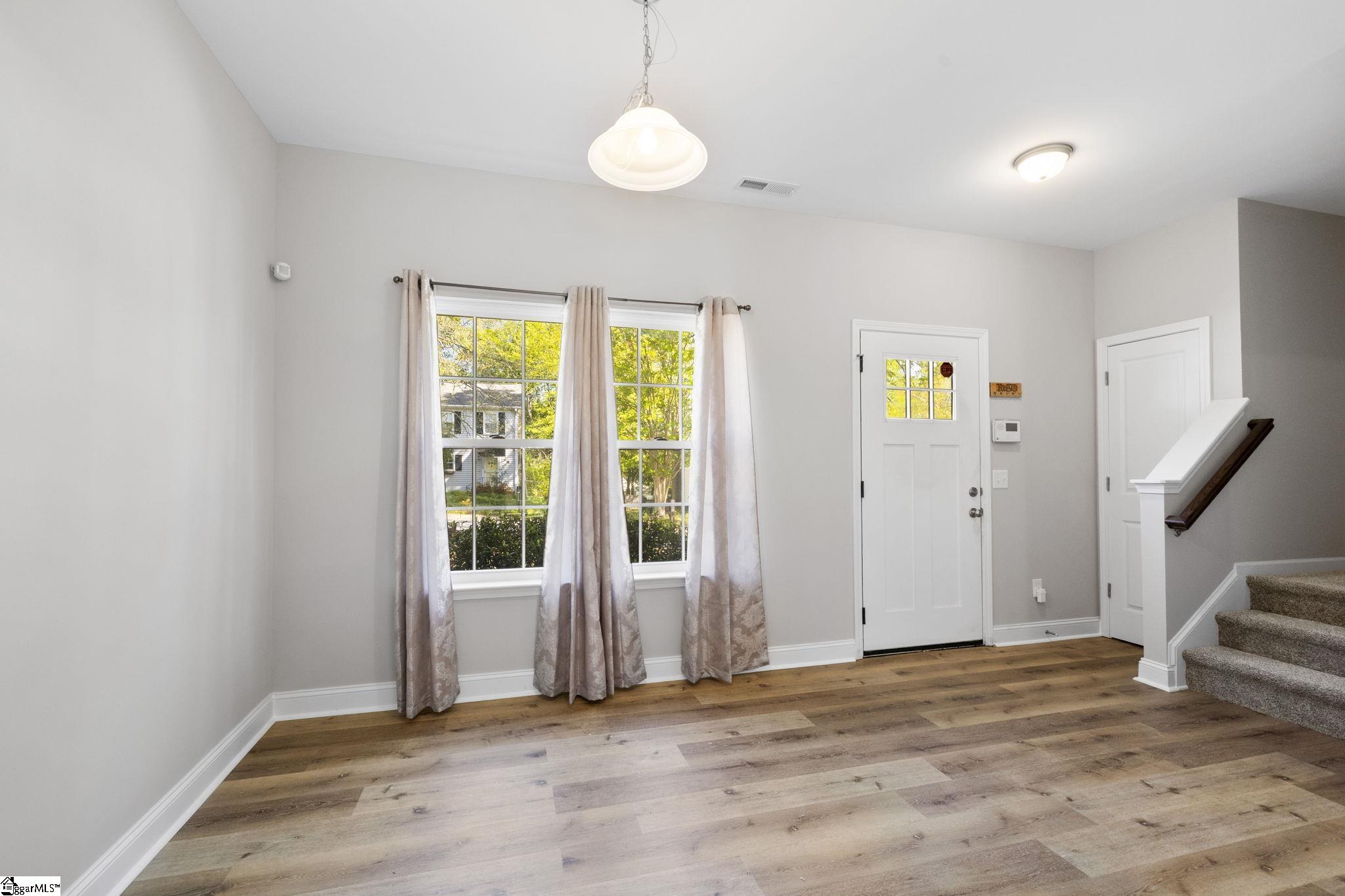 118 Village Court Greer, SC 29651 - Photo 6 of 33