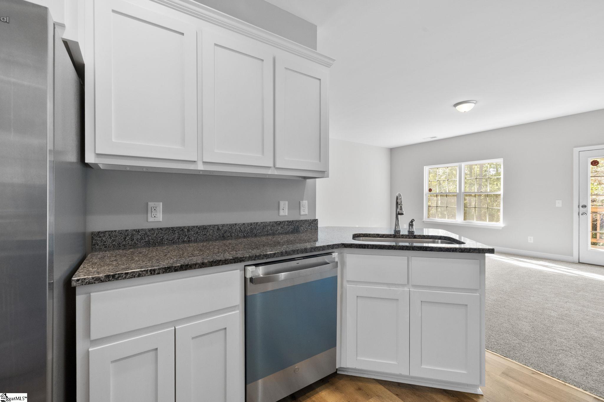 118 Village Court Greer, SC 29651 - Photo 8 of 33