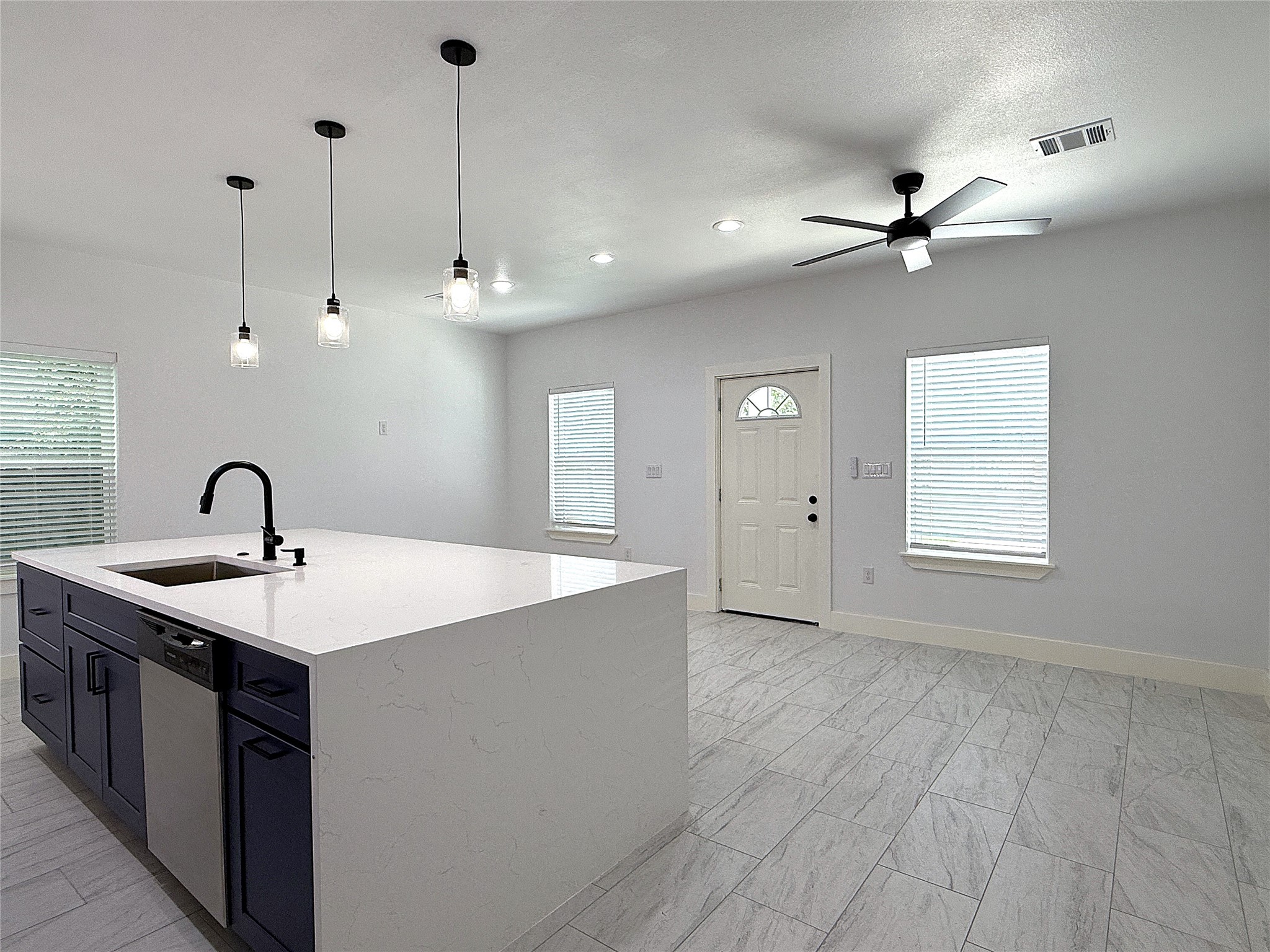 6708 Conley Street, Unit A Houston, TX 77021 - Photo 6 of 24 Pendant lighting over the breakfast bar
