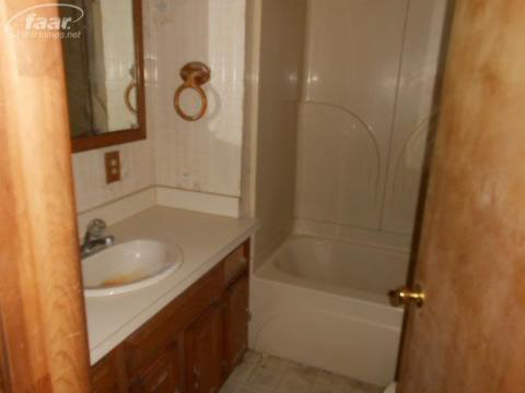 2027 North Morrish Road Flushing, MI 48433 - Photo 12 of 19 20174350-11.JPG