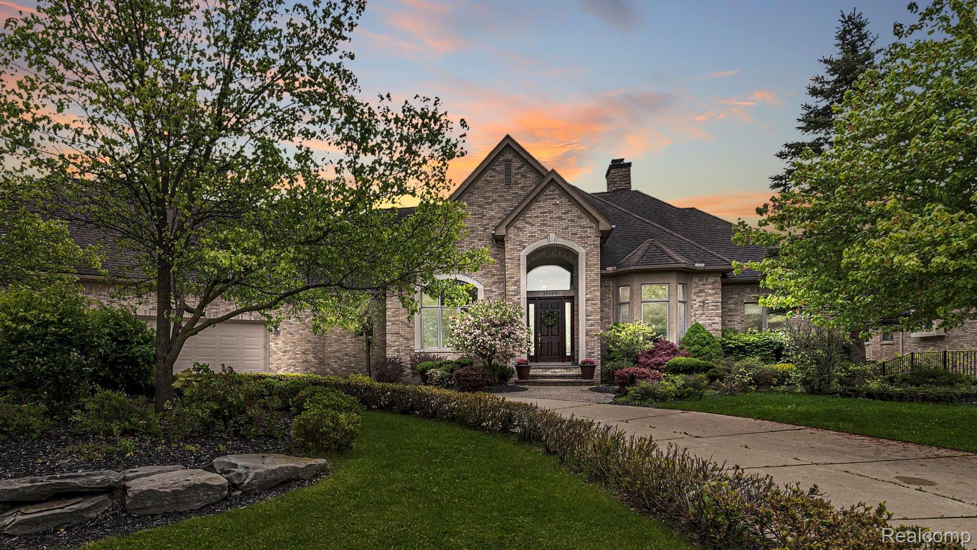 35265 Curtis Road Livonia, MI 48152 - Photo 2 of 52 IMG_1823.JPG