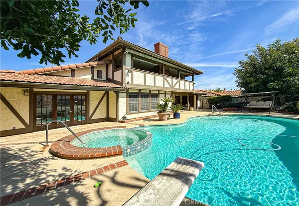 a view of a house with backyard and sitting area