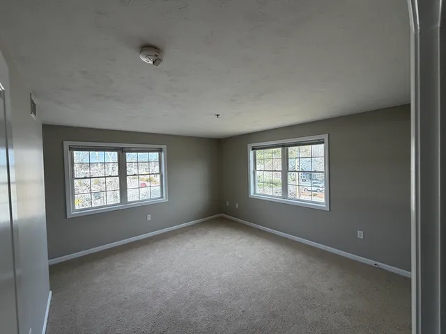 $2,300 | 670 Bedford Street, Unit 309, Whitman, MA 02382