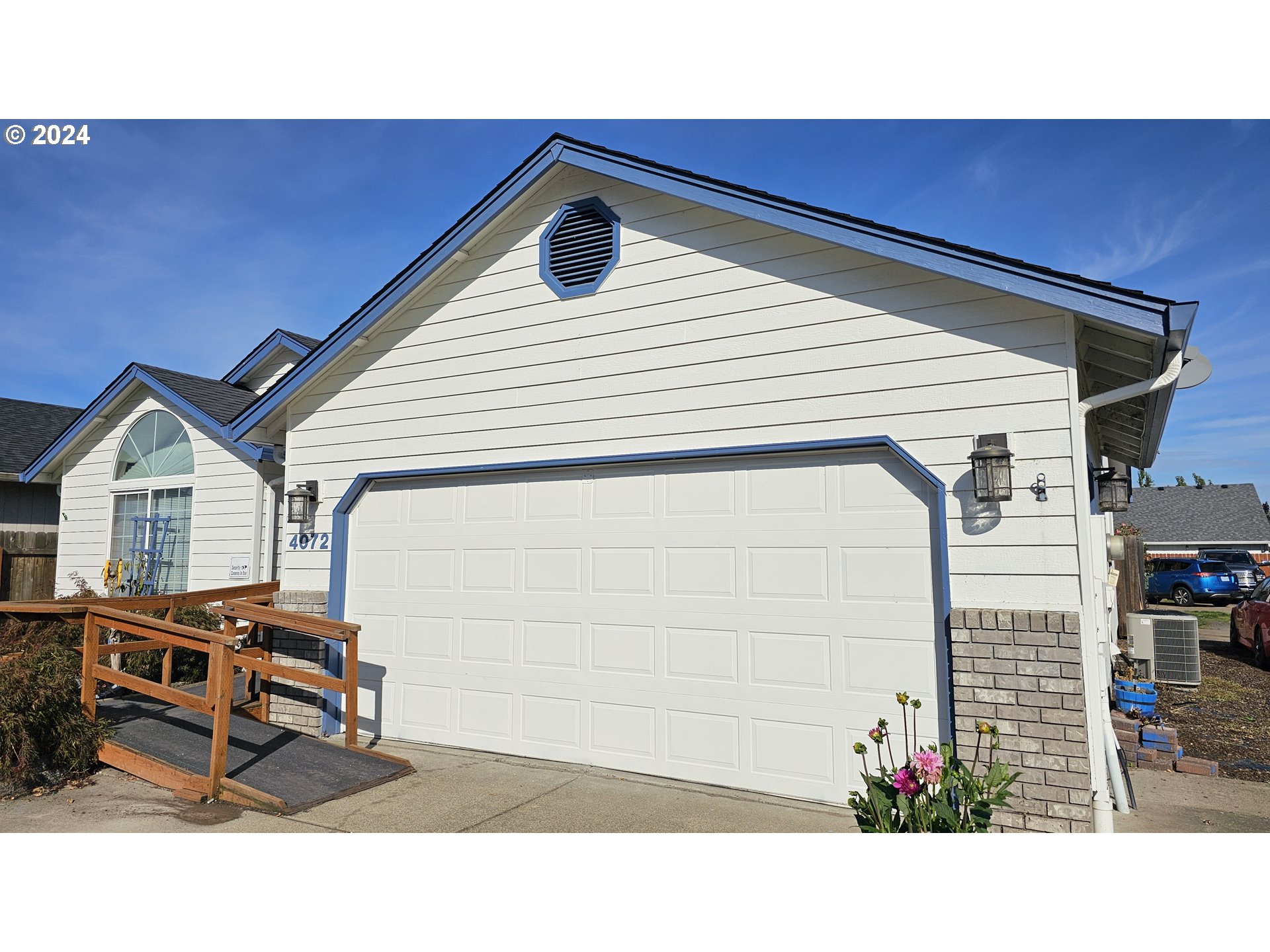 4072 Forsythia Street Springfield, OR 97478 - Photo 3 of 23 a house view with a outdoor space