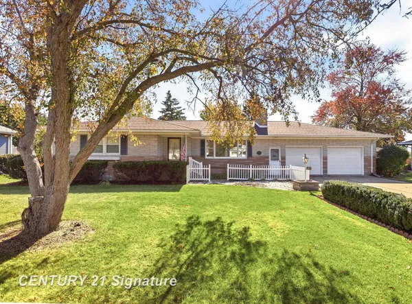 $249,900 | 969 West Hampton Road, Essexville, MI 48732