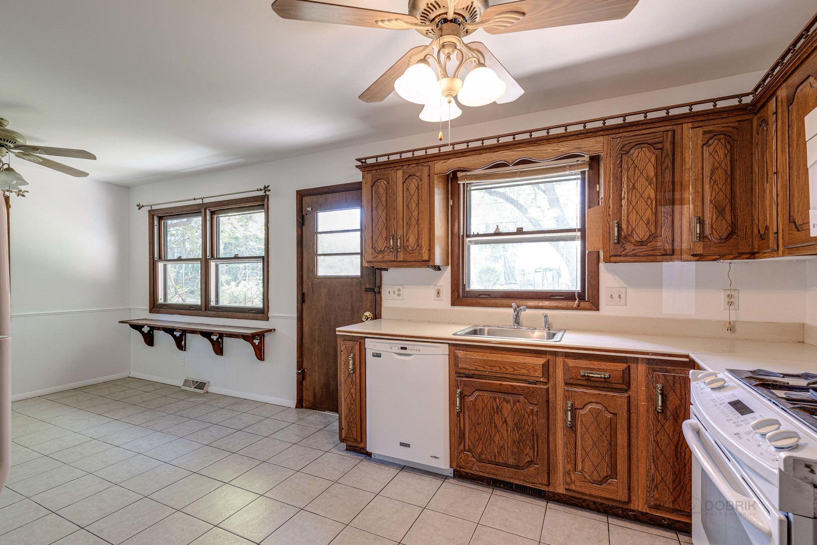 27 Lloyd Street Cary, IL 60013 - Photo 5 of 29