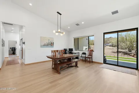 $949,000 | 43131 North 20th Street, New River, AZ 85087