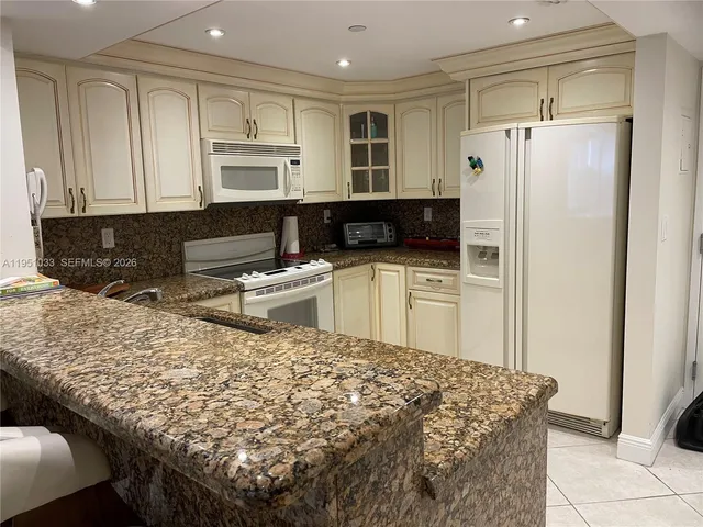 $5,000 | 2555 Collins Avenue, Unit 704, Miami Beach, FL 33140