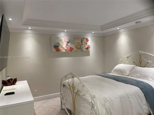 $5,000 | 2555 Collins Avenue, Unit 704, Miami Beach, FL 33140