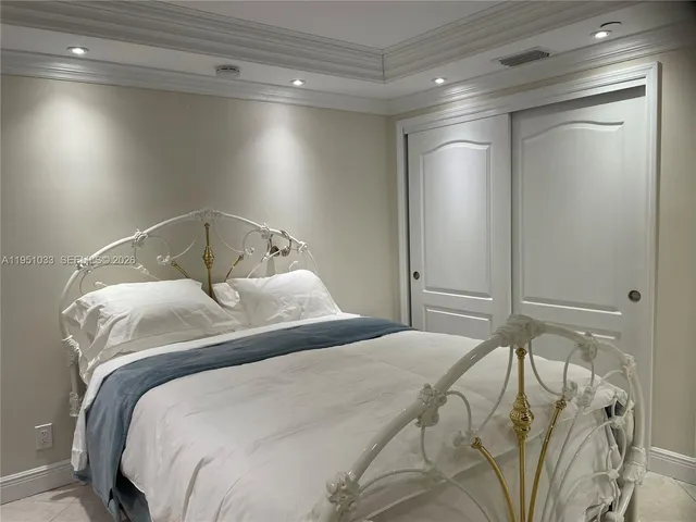 $5,000 | 2555 Collins Avenue, Unit 704, Miami Beach, FL 33140