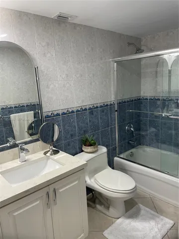 $5,000 | 2555 Collins Avenue, Unit 704, Miami Beach, FL 33140