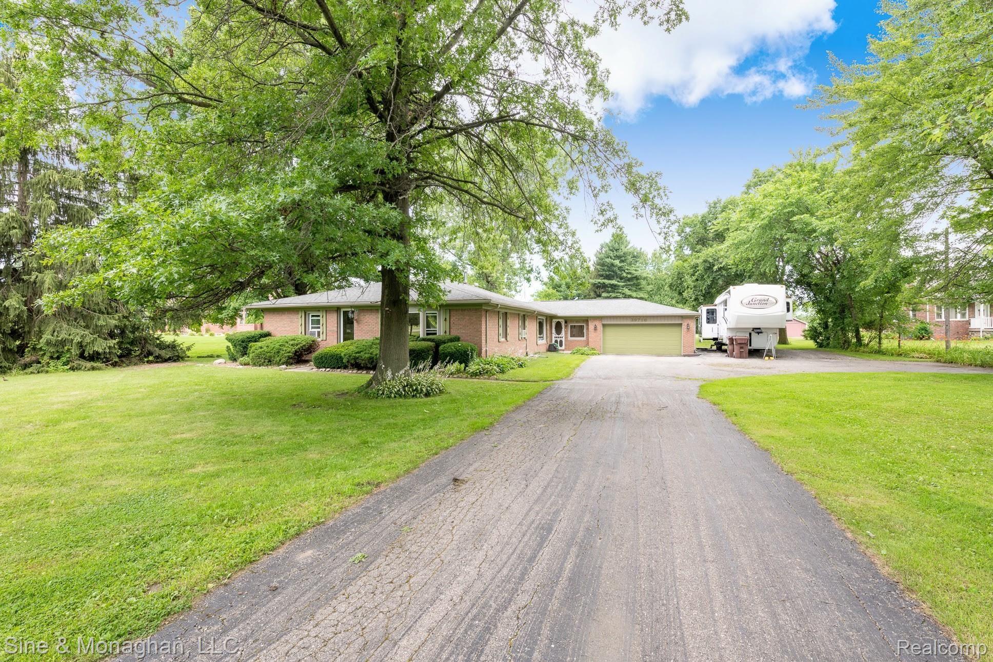 39716 Willow Road New Boston, MI 48164 - Photo 2 of 41 Extra long driveway