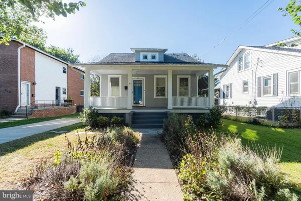 $3,900 | 928 19th Street South, Arlington, VA 22202