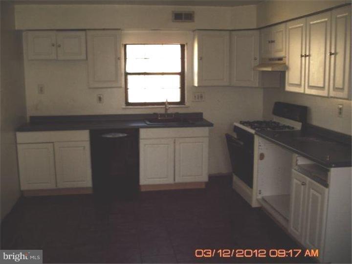 4305 Decatur Street Philadelphia, PA 19136 - Photo 4 of 19 Kitchen